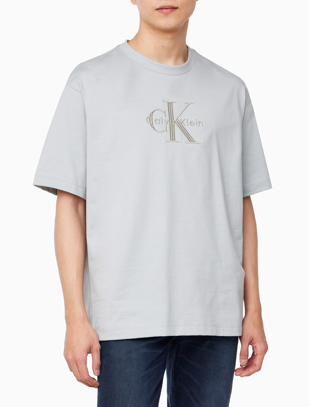 Buy 남성 릴렉스핏 히어로 모노그램 로고 반팔 티셔츠 in color PURITAN GRAY
