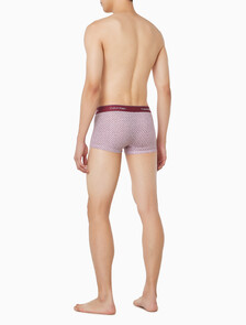 Buy 남성 아이콘 코튼 스트레치 마이크로 로우 라이즈 트렁크 in color Light pink