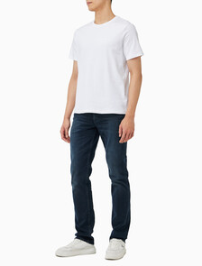 Buy 남성 슬림핏 리퀴드 인터록 클래식 그래픽 티 in color BRIGHT WHITE