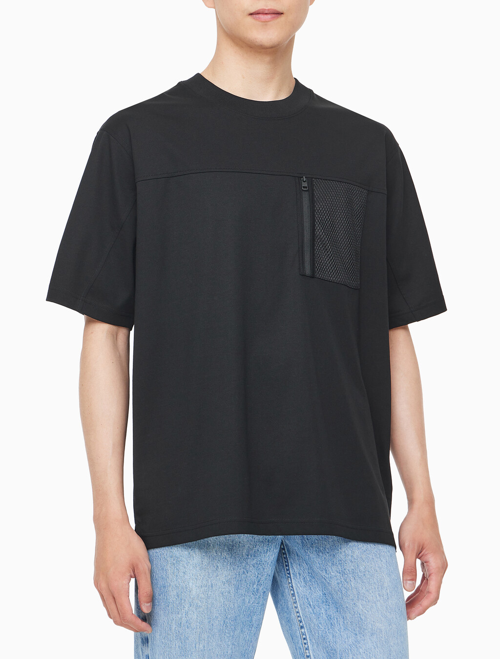 Buy 남성 릴렉스핏 기능성 포켓 반팔 티셔츠 in color CK BLACK