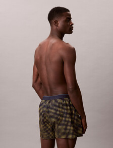 Buy 남성 CK 그래픽 우븐 박서 슬림 in color DARK NAVY PRINT 