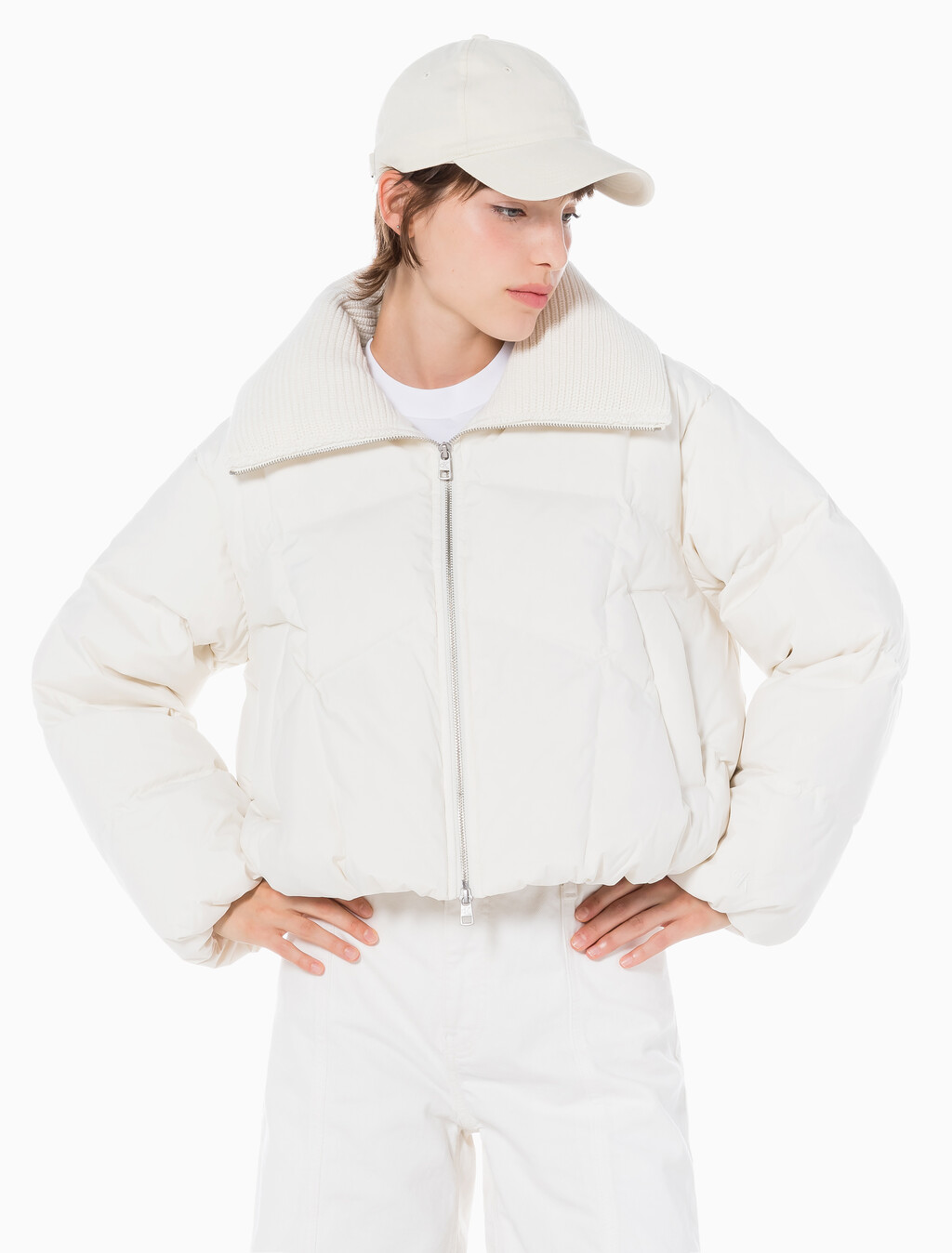 Buy 여성 숏다운 와이드넥 푸퍼 in color WHITE