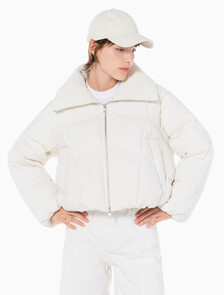 Buy 여성 숏다운 와이드넥 푸퍼 in color WHITE