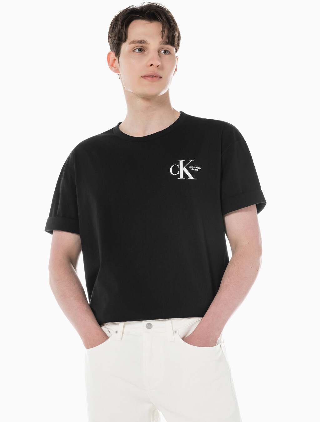 Buy 남녀공용 릴렉스핏 헤비 코튼 로고 반팔 티셔츠 in color CK BLACK