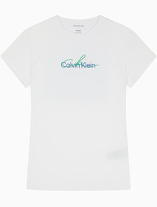 Buy 여성 슬림 스크립 CK로고 반팔 티셔츠 in color BRILLIANT WHITE