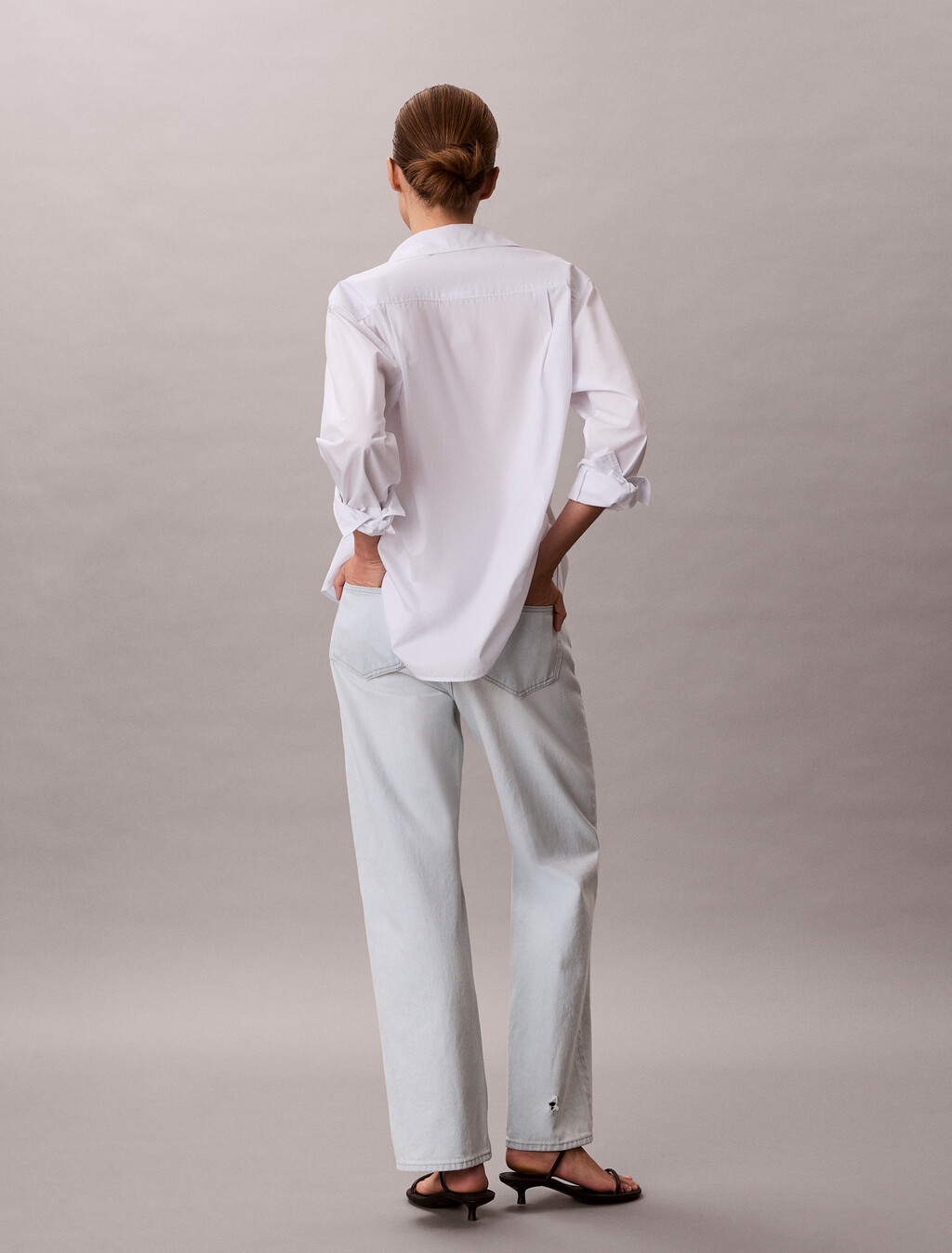 Buy 여성 90S 스트레이트 데님 in color Light blue