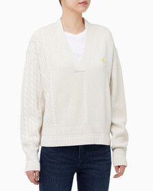 Buy 여성 케이블 인터레스트 브이넥 풀오버 울 스웨터 in color BLUR FLORAL_BLACK