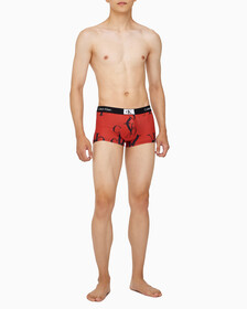 Buy 남성 1996 마이크로 로우라이즈 트렁크 in color RED/BLACK PATTERN