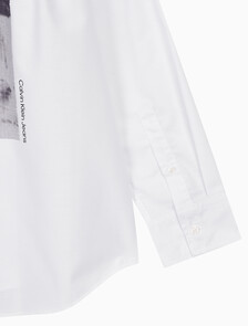 Buy 남성 릴렉스핏 그래픽 셔츠 in color BRIGHT WHITE