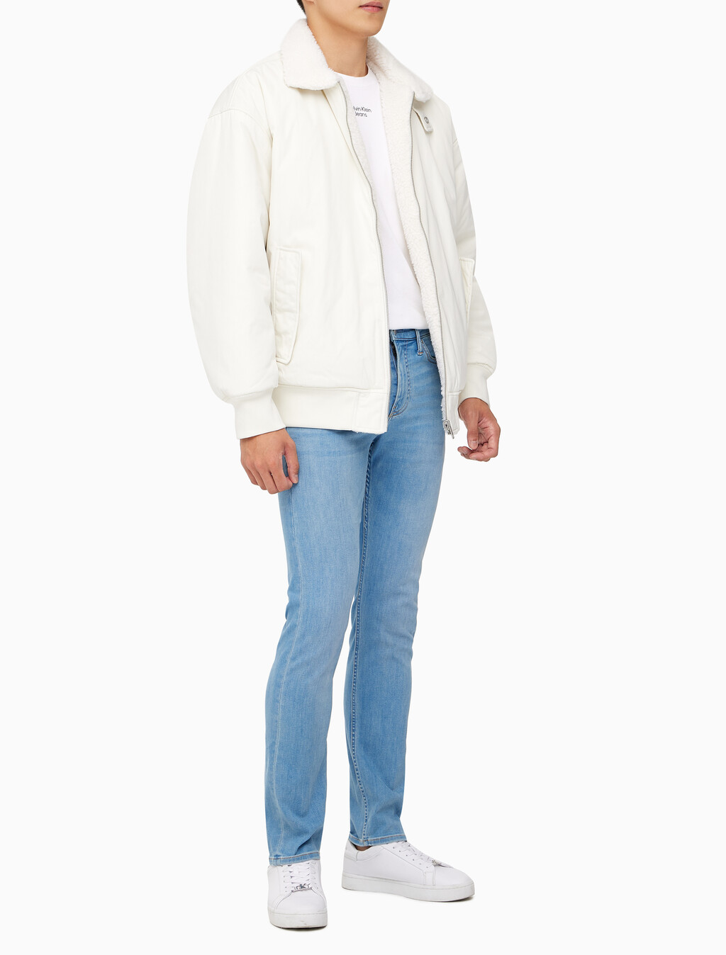 Buy 남성 리버서블 쉐르파 봄버 in color WHITE