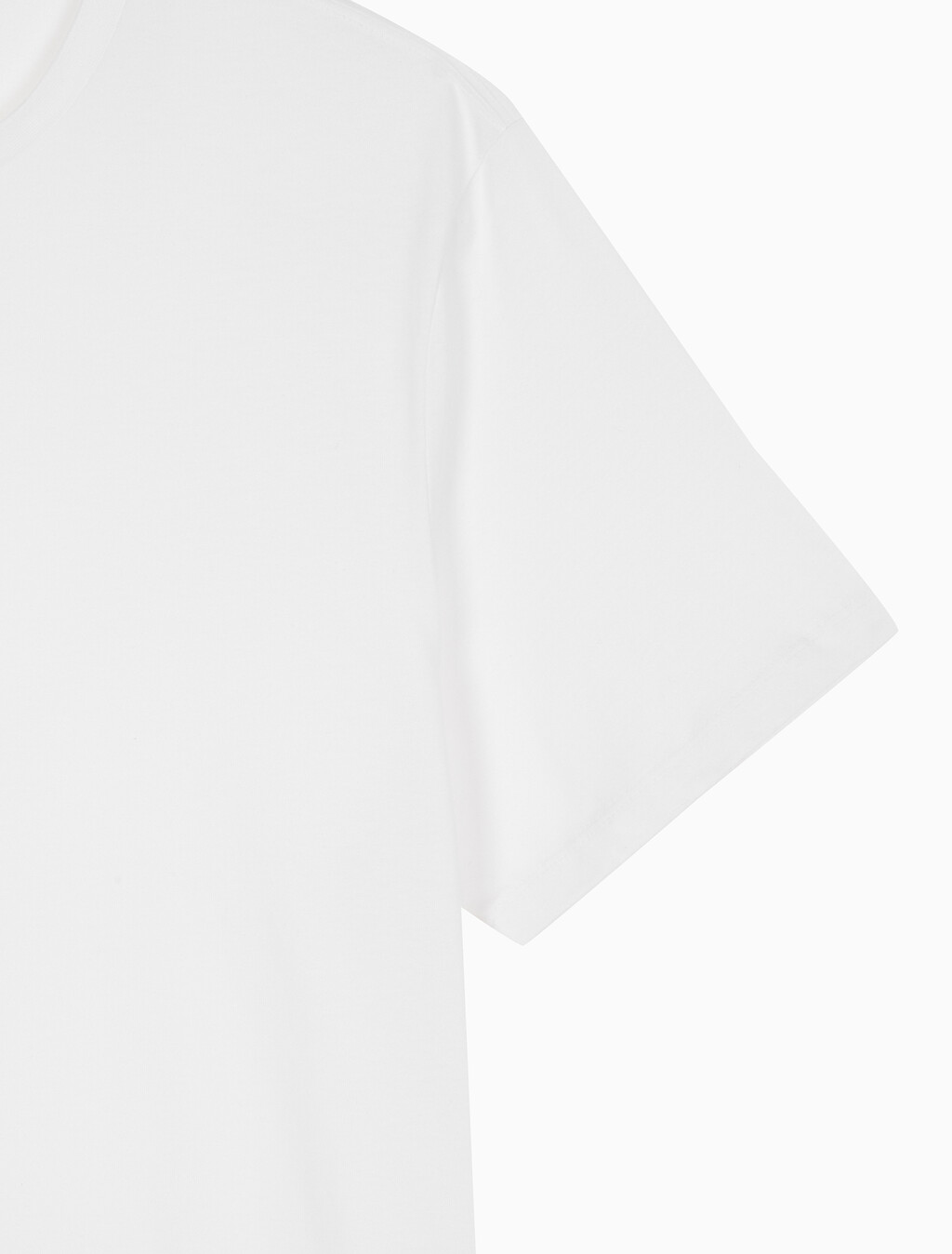 Buy 남성 레귤러핏 CK 쉴드 반팔 티셔츠 in color BRILLIANT WHITE