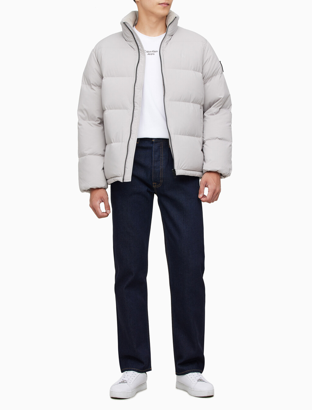 Buy 남성 레귤러핏 스탠드 카라 숏 다운 푸퍼 재킷 in color GREY