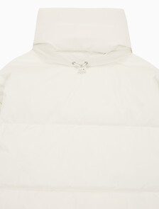 Buy 여성 볼륨 넥 크롭 다운 푸퍼 in color WHITE