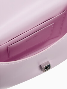 Buy 여성 하드웨어 모노그램 플랩 카메라 백 in color Pink