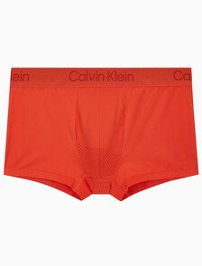 Buy 남성 마이크로파이버 테크 로우 라이즈 트렁크 in color MOLTEN