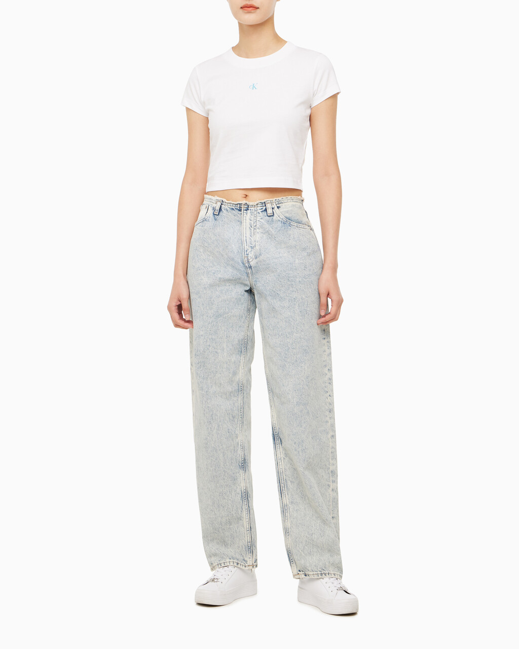 Buy 여성 90's 스트레이트핏 라이트블루 데님 in color 028A CHALKY BLU