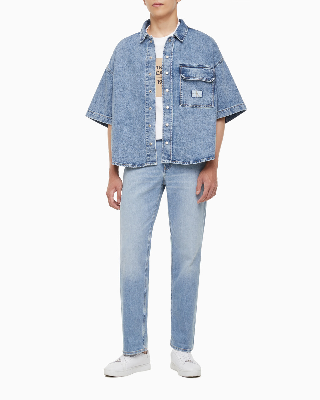 Buy 남성 오버사이즈핏 빈티지 데님 반팔 셔츠 in color MID BLUE BACK EMBRO