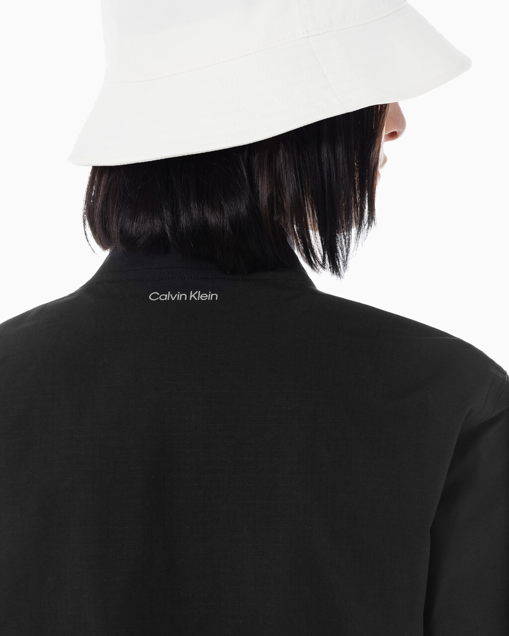 Buy 여성 CK 애슬레틱 레귤러 핏 기능성 반집업 아노락 in color BLACK