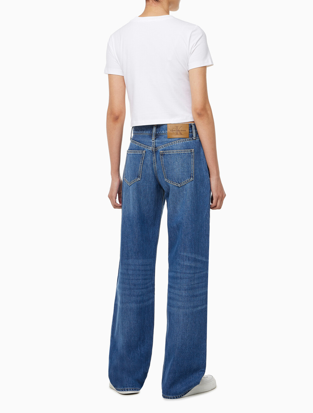 Buy 여성 로우라이즈 릴렉스핏 미드블루 37.5 라이트웨이트 데님 in color MID BLUE BACK EMBRO