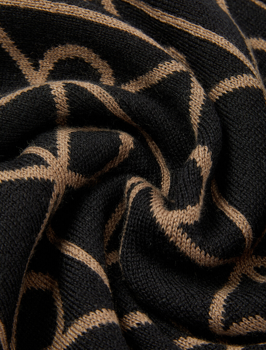 Buy 남녀공용  양면 로고 머플러 in color BLACK