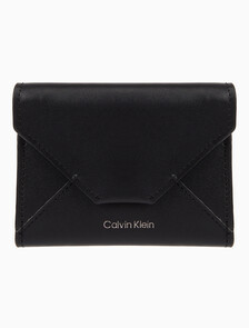 Buy 남성 CK 라인 인벨롭 빌폴드 in color BLACK