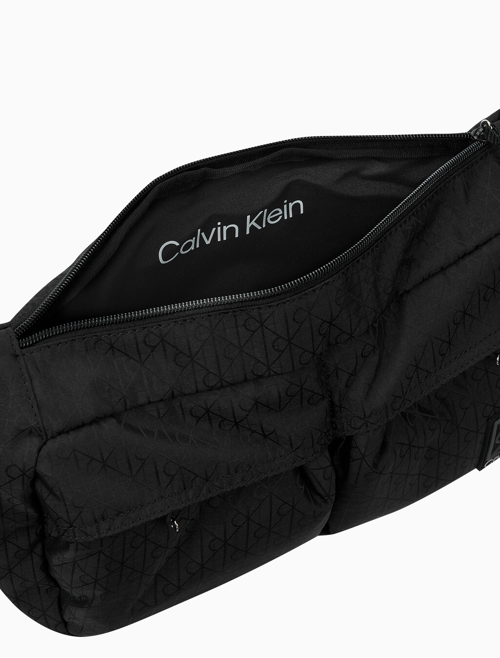 Buy 남성 유틸리티 엠블럼 슬링 in color BLACK