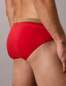 Buy 남성 브러시드 마이크로파이버 스트레치 힙브리프 in color GOJI BERRY W/ BRONZE WB