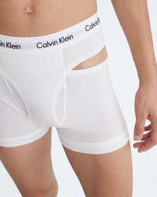 Buy 남성 코튼 스트레치 디컨스트럭티드 트렁크 in color WHITE