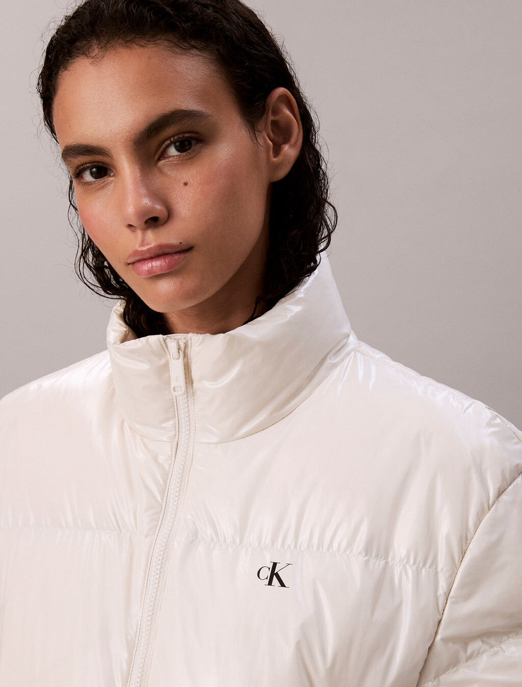 Buy 여성 글로시 크롭 다운 in color CHALK