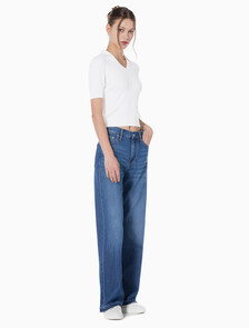 Buy 여성 하이라이즈 와이드핏 미드블루 에코 쿨 데님 in color CHALKY BLUE