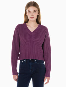 Buy 여성 캐시미어 백 디테일 풀오버 in color AMARANTH 