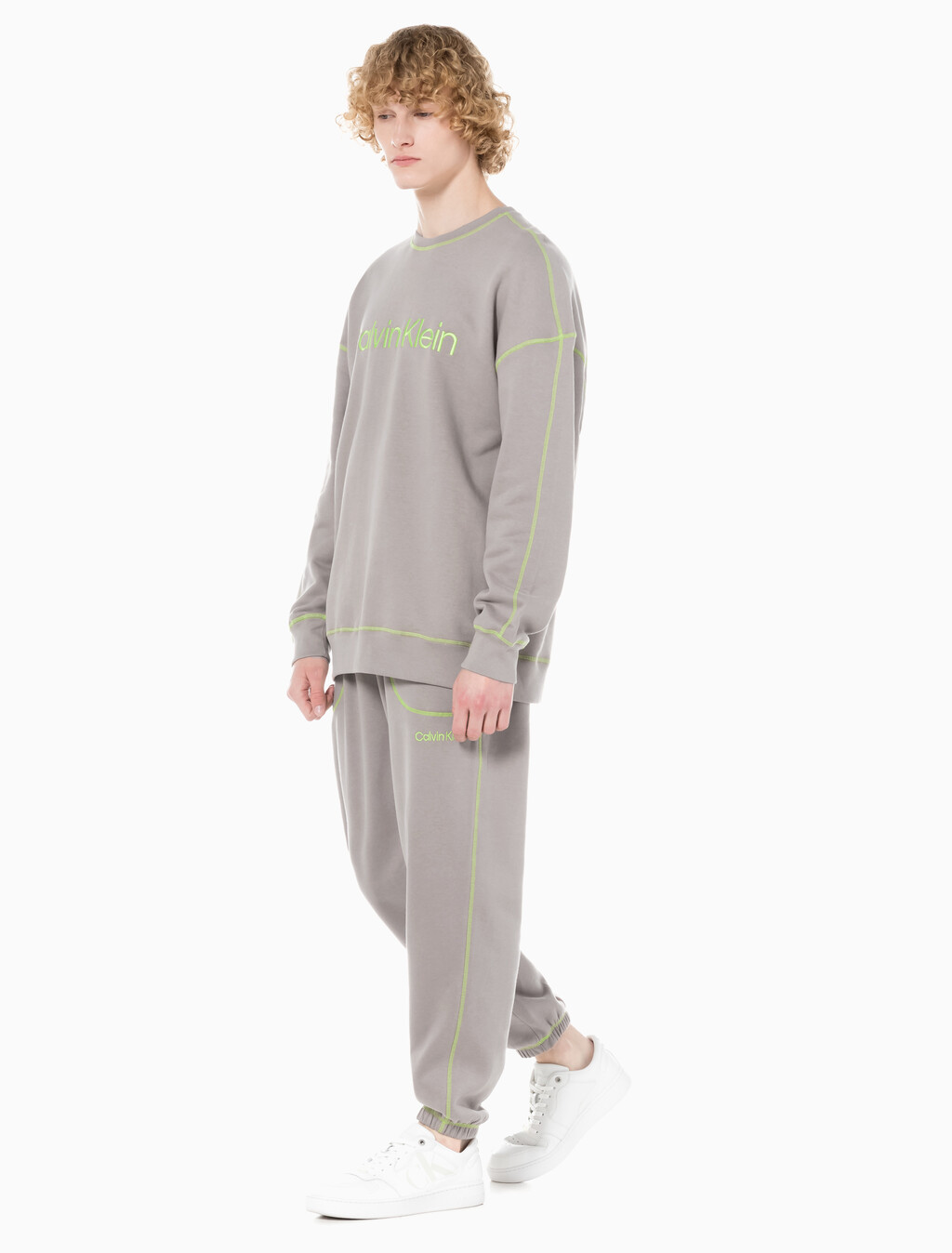 Buy 남성 퓨쳐쉬프트 라운지 조거팬츠 in color SATELLITE/GREEN FLASH