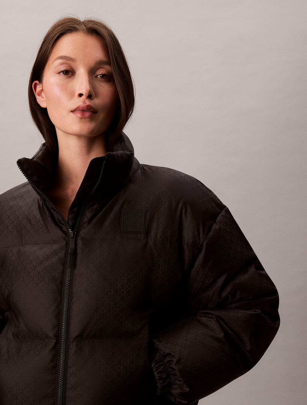 Buy 여성 AOP 로고 자카드 다운 자켓 in color BLACK