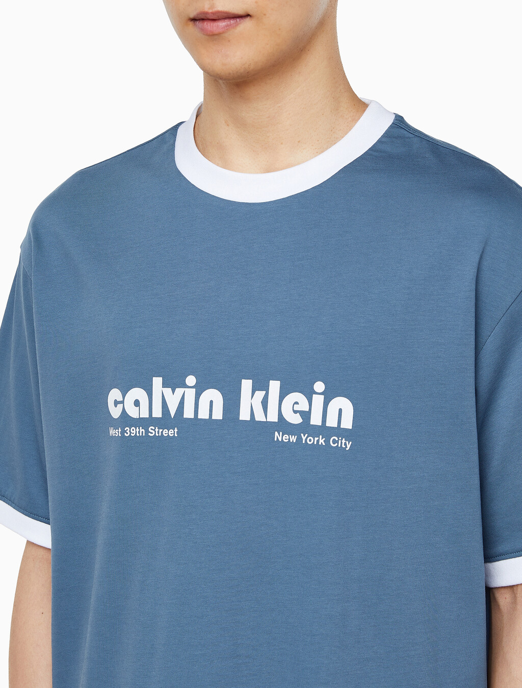 Buy 남성 릴렉스핏 레트로 로고 링거 반팔 티셔츠 in color BLUEFIN