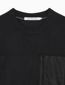 Buy 남성 릴렉스핏 기능성 포켓 반팔 티셔츠 in color CK BLACK