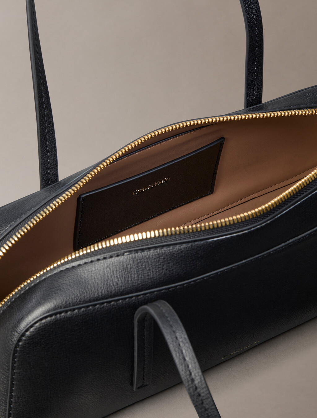 Buy 여성 엠보스드 로고 포일 발레토 백 in color Black/Toasted Coconut