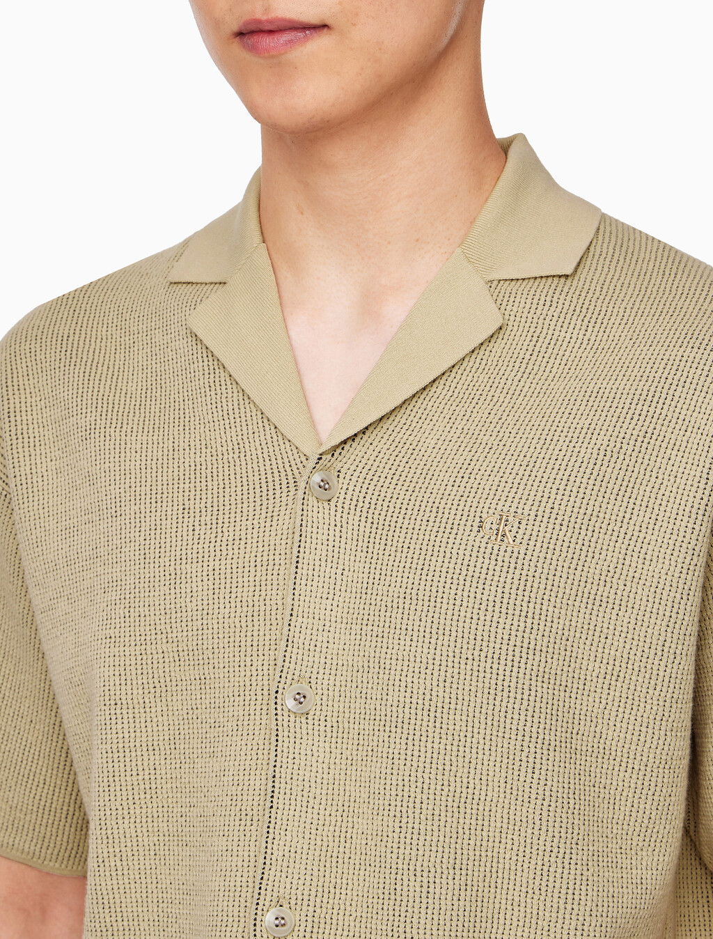 Buy 남성 캠프 카라 텍스처 반팔 스웨터 in color PALE KHAKI