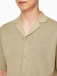 Buy 남성 캠프 카라 텍스처 반팔 스웨터 in color PALE KHAKI