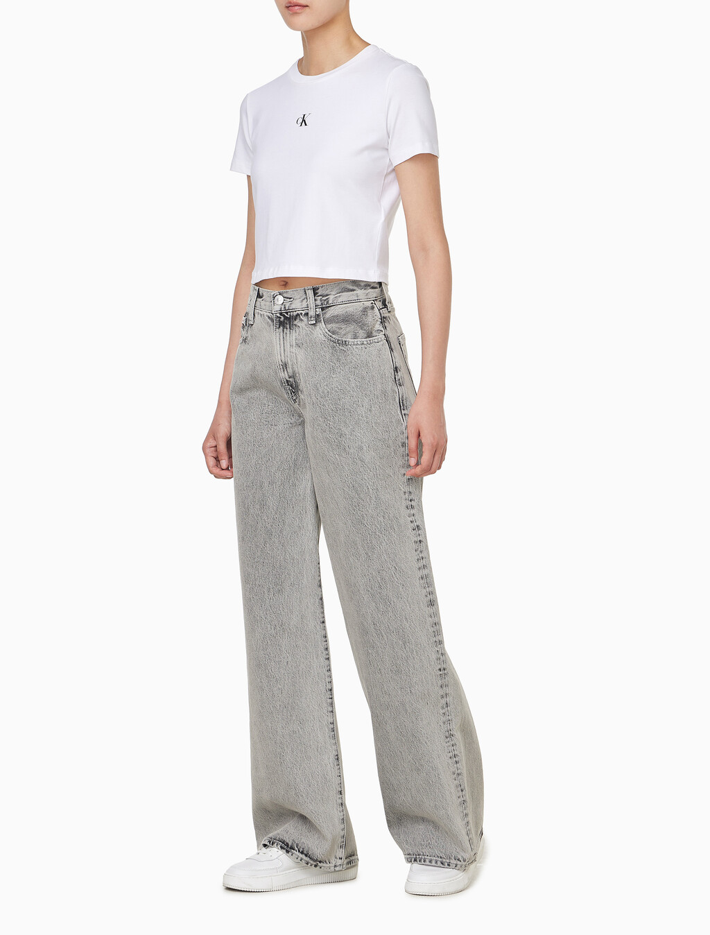 Buy 여성 와이드 레그핏 그레이 워시 데님 in color GREY