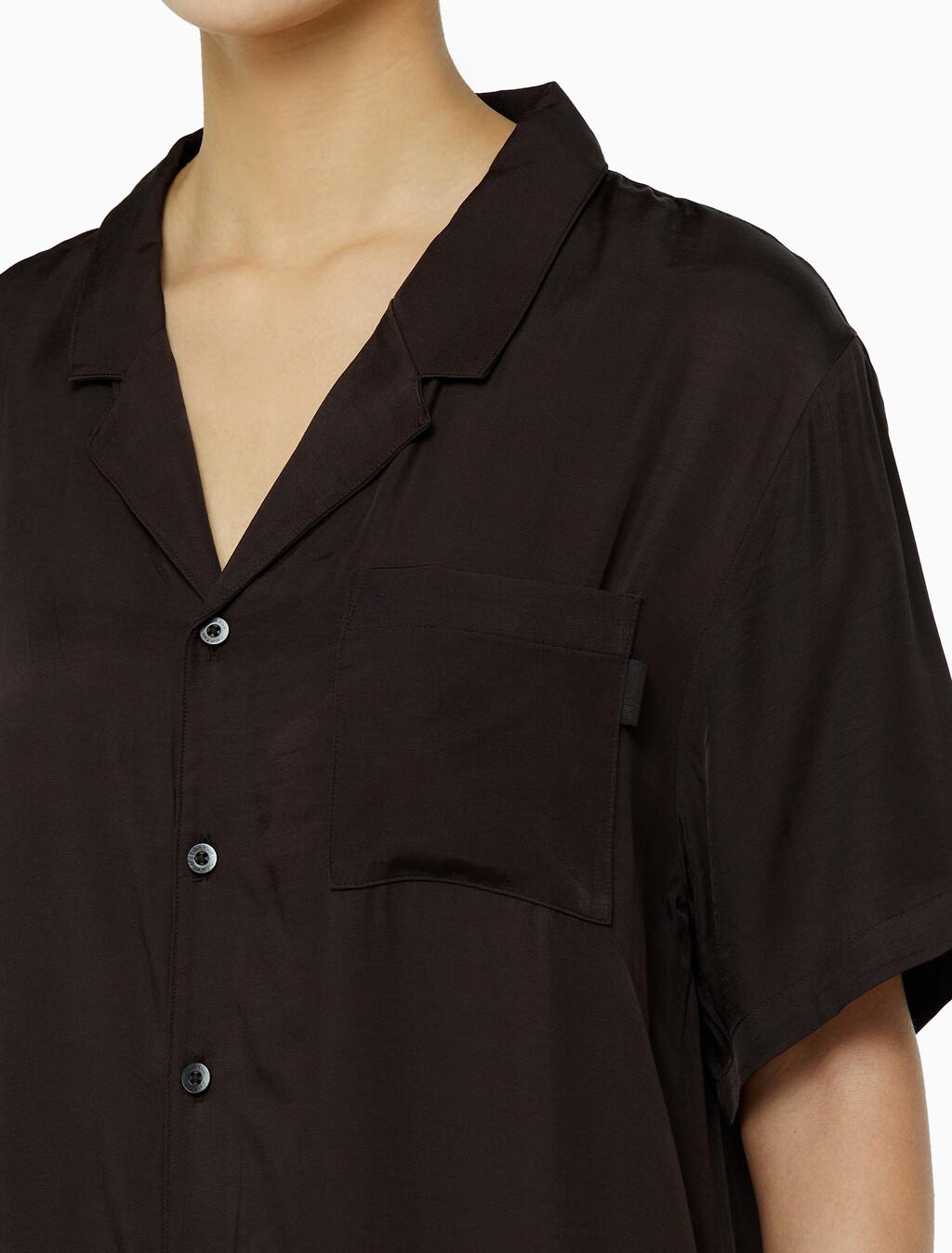 Buy 여성 퓨어쉰 숏 슬리브 나이트셔츠 in color BLACK