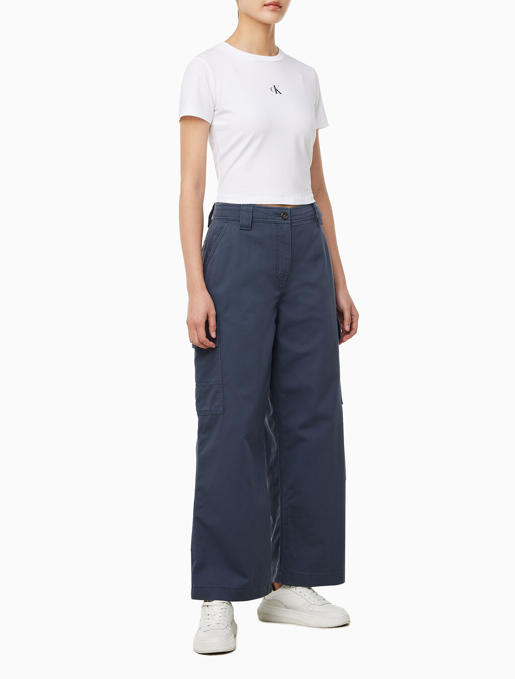 Buy 여성 유틸리티 캔버스 카고 팬츠 in color NAVY