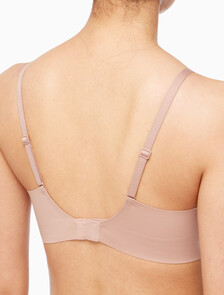 Buy 여성 인비져블 테일러드 NSE AF 트라이앵글 브라 in color SUMMER TAUPE