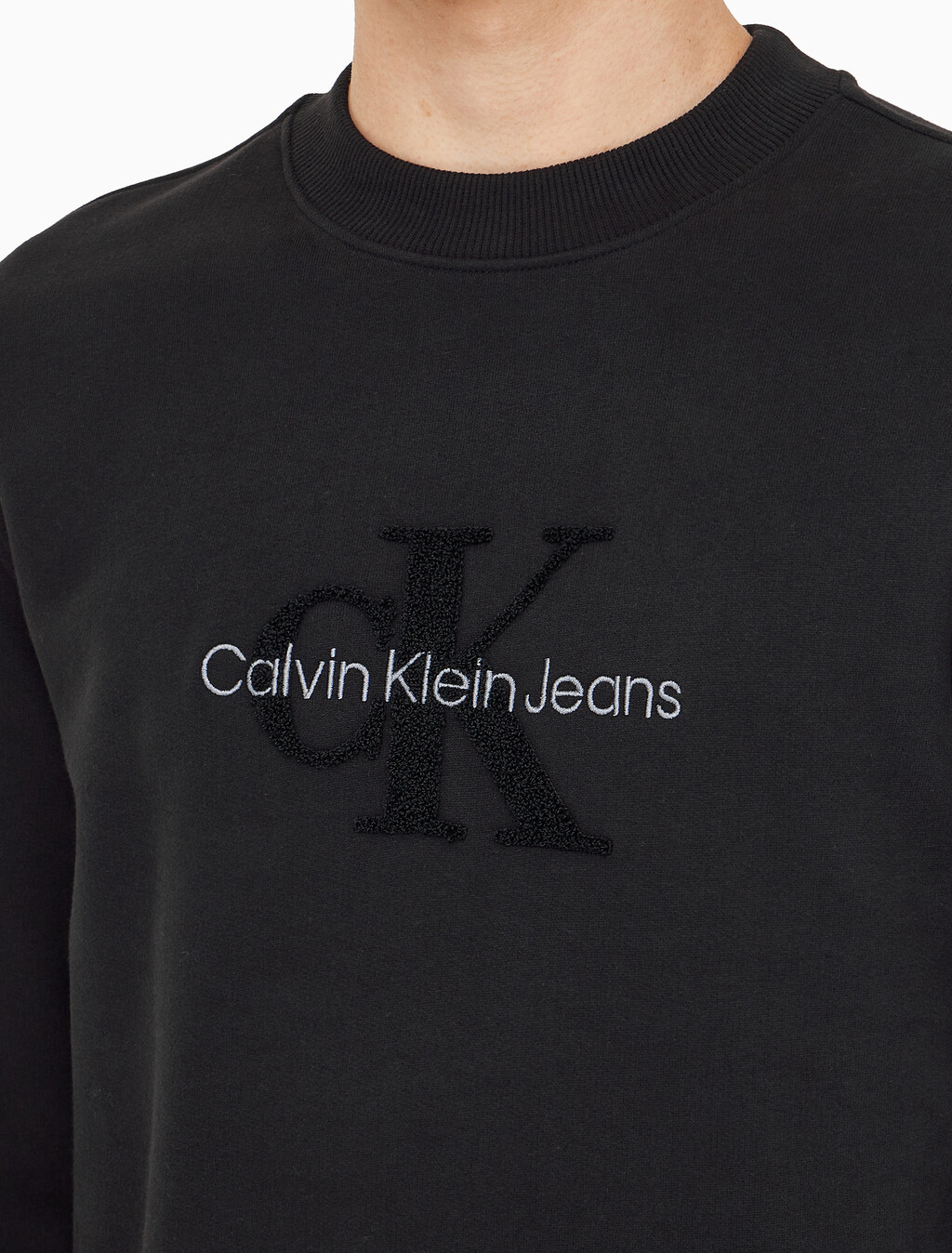 Buy 남성 셔닐 모노로고 기모 스웻셔츠 in color CK BLACK