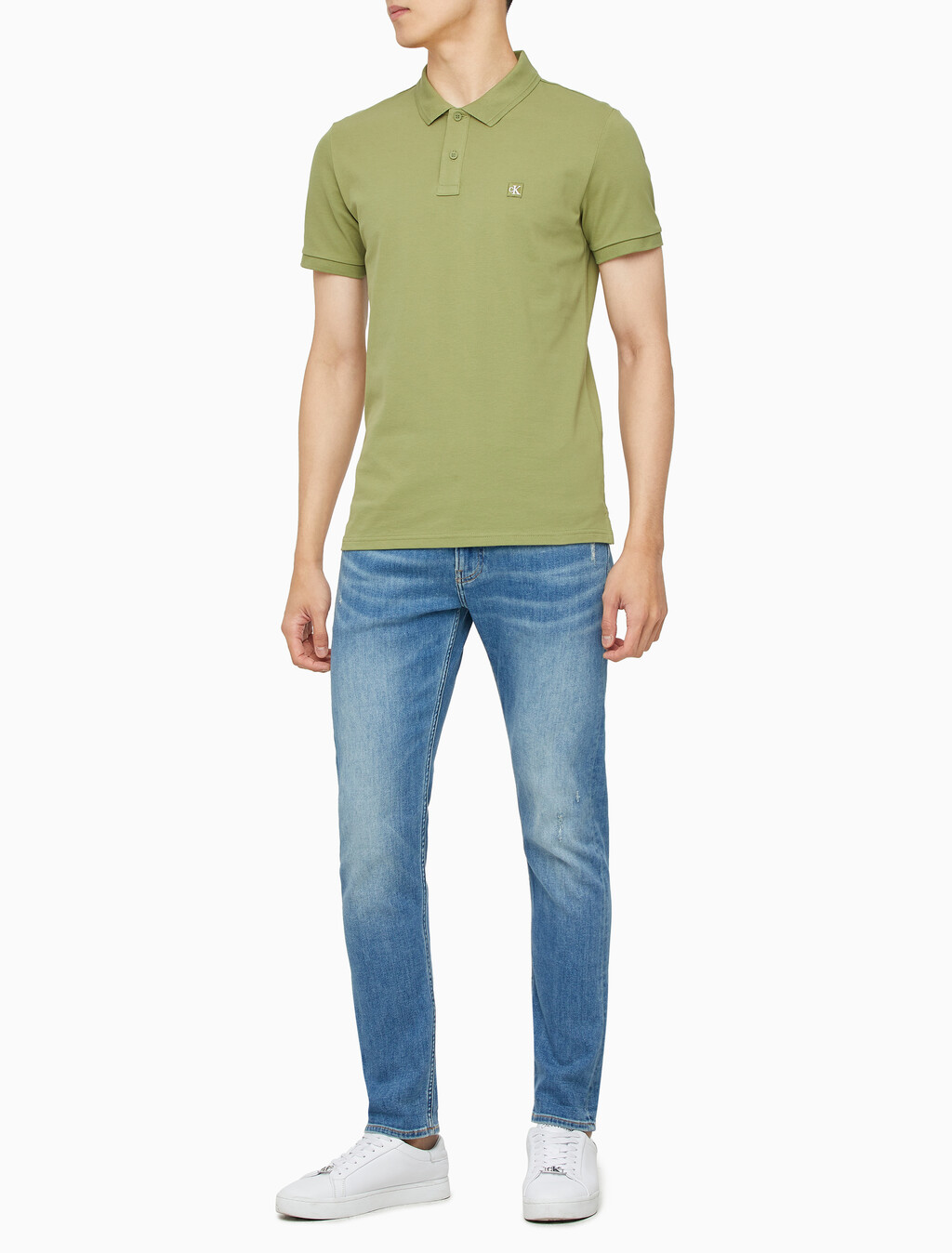 Buy 남성 슬림핏 CK 로고 뱃지  폴로 티셔츠 in color KHAKI