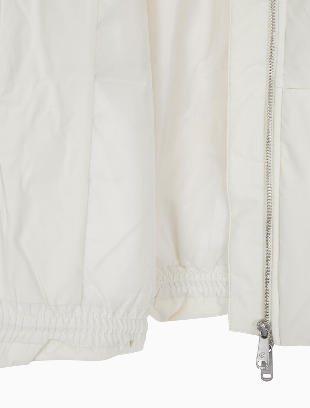 Buy 여성 볼륨 넥 크롭 다운 푸퍼 in color WHITE