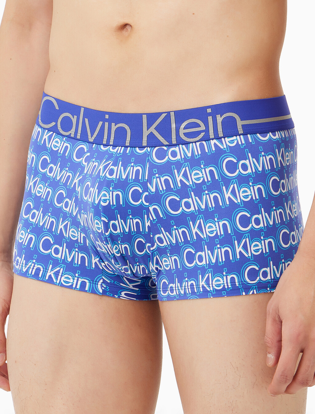 Buy 남성 뉴 사인 로고 로우 라이즈 트렁크 in color Blue Print