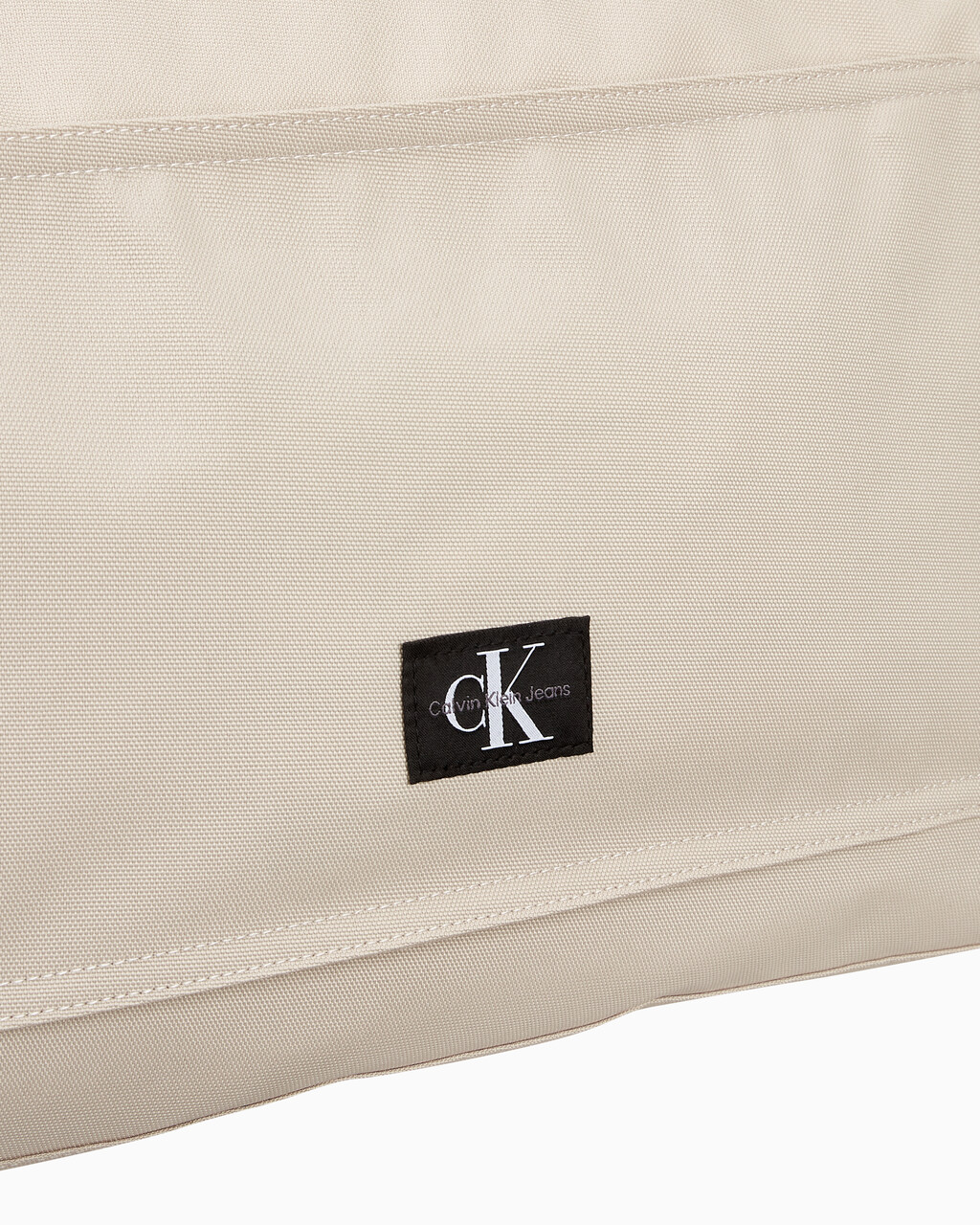 Buy 남성 CKJ 스포츠 에센셜 메신저백 in color BEIGE