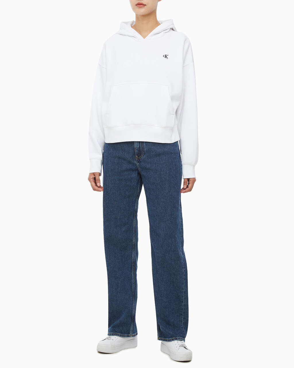 Buy 여성 아카이브 로고 플리스 후디 in color BRILLIANT WHITE