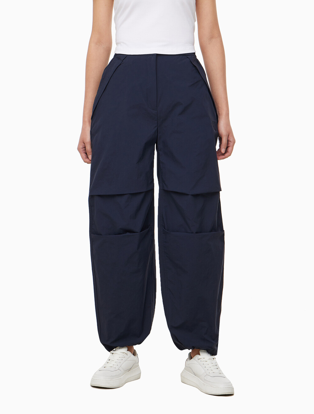 Buy 여성 크링클 나일론 파라슈트 팬츠 in color SKY CAPTAIN