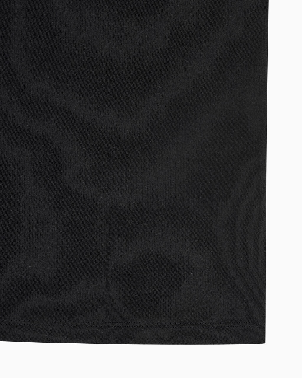 Buy 남성 레귤러 핏 에센셜 볼드 로고 반팔 티셔츠 in color BLACK